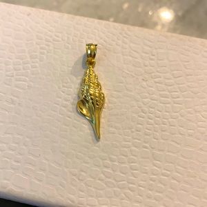 14k solid yellow gold conch shell pendant diamond cut 26mm 2 grams